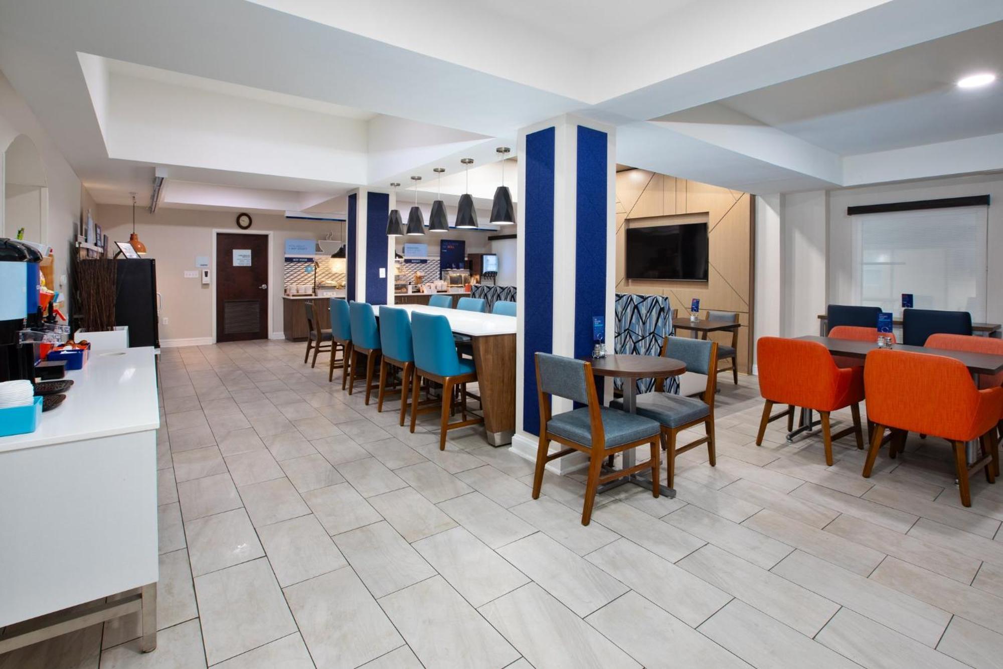 Holiday Inn Express Hotel & Suites - Sumter By Ihg Exterior photo